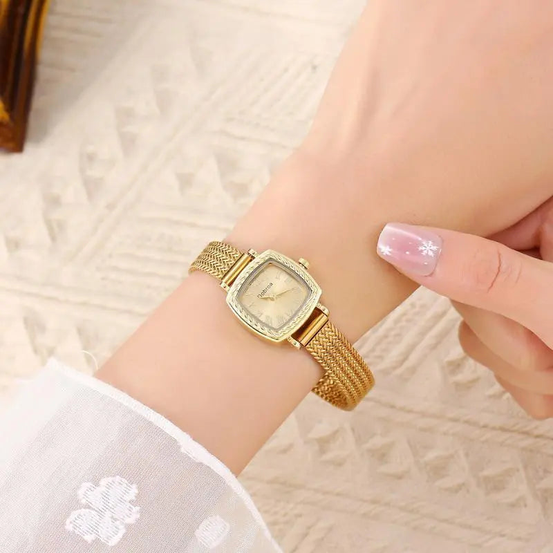 Elegant Women's Golden-Tone Quartz Watch with Roman Numerals