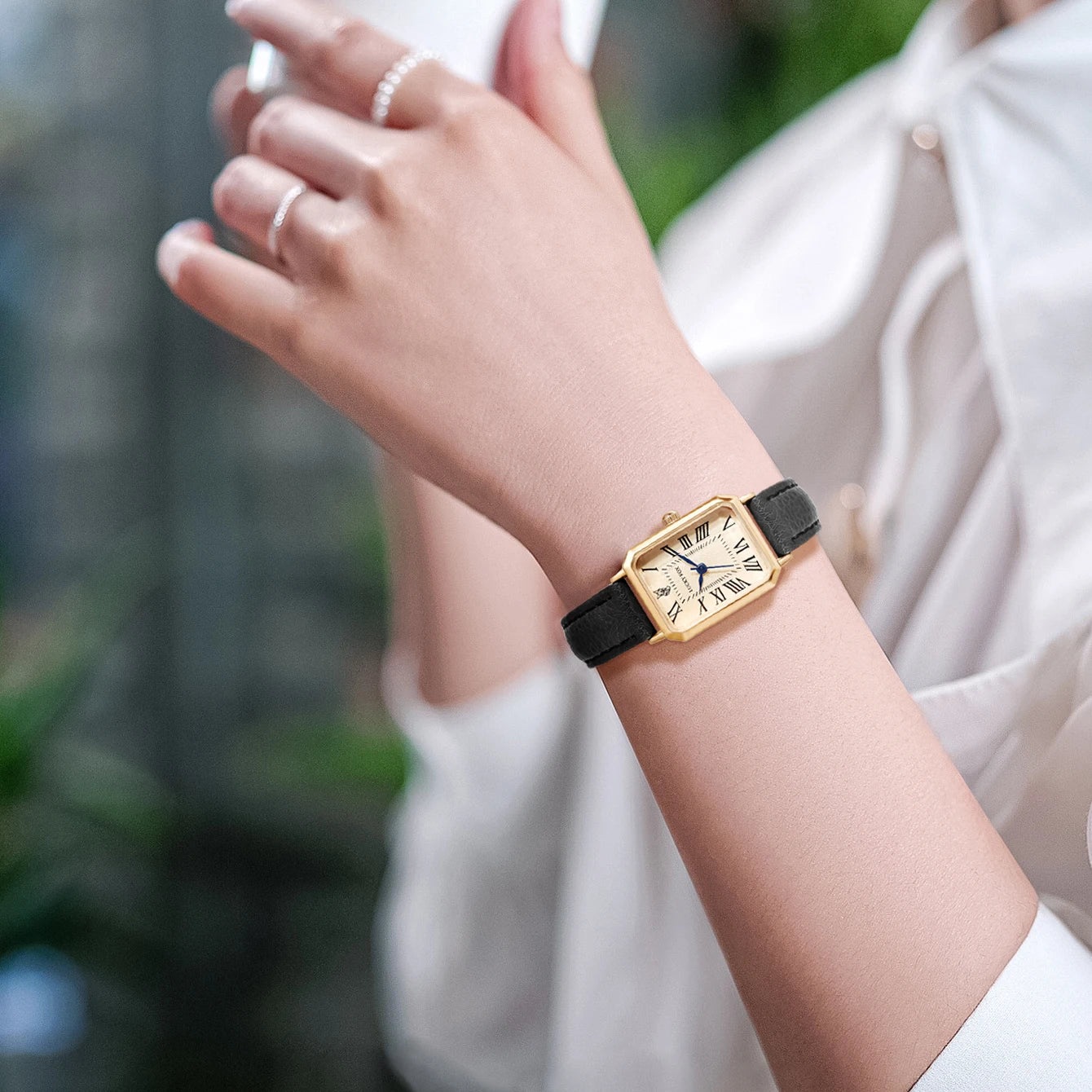Women's Retro Fashion Digital Watch