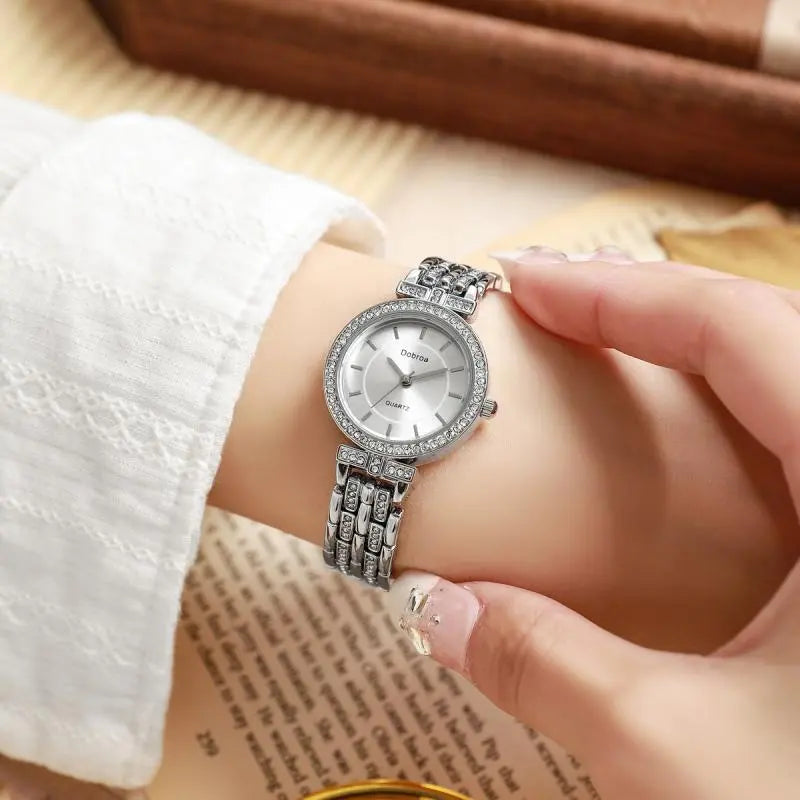 Elegant Quartz Wristwatch with Golden Tone Alloy Band - Round Face