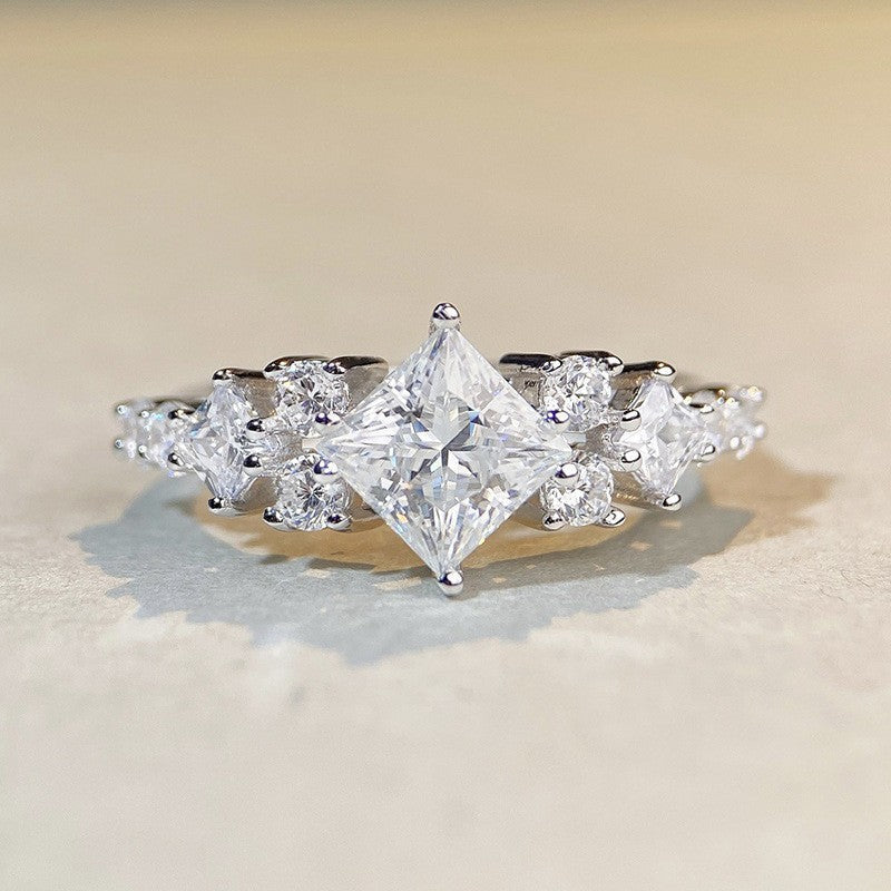 Cressida Lumere Ring | White Gold 16k